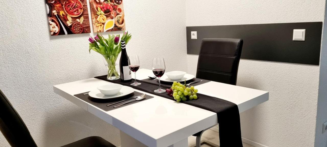 New Modern Selfcheckin Publicfreeparking Highspeed Wifi Kingsizebed Appartement Baden-Baden Buitenkant foto