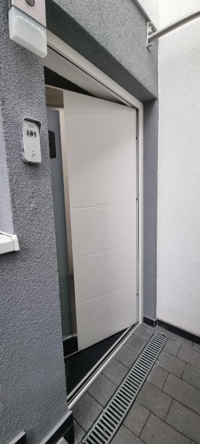 New Modern Selfcheckin Publicfreeparking Highspeed Wifi Kingsizebed Appartement Baden-Baden Buitenkant foto