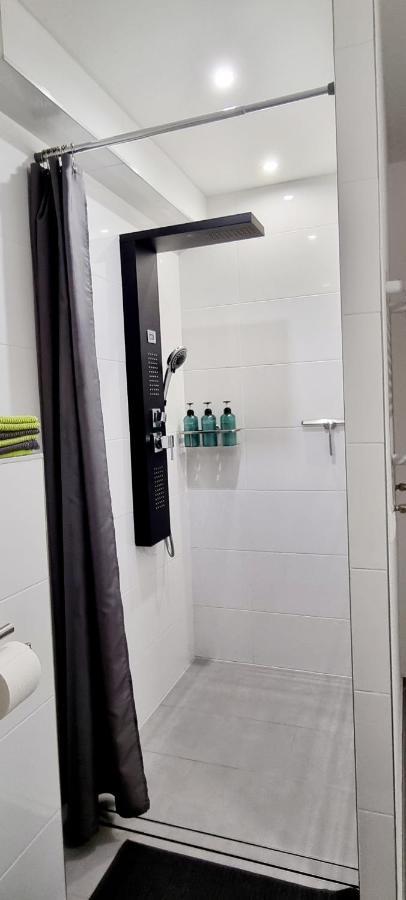 New Modern Selfcheckin Publicfreeparking Highspeed Wifi Kingsizebed Appartement Baden-Baden Buitenkant foto